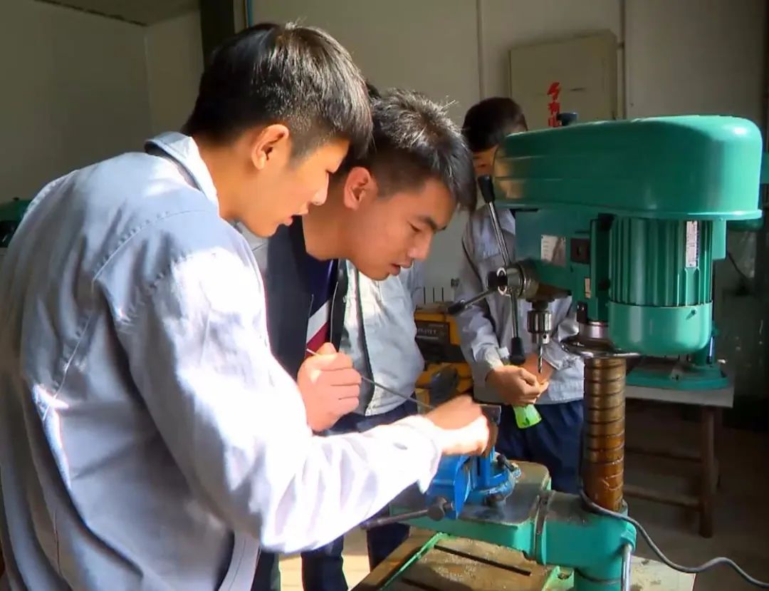 平罗县职业教育中心2021年招生简章 机械电气设备销售专业